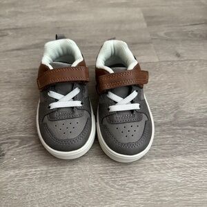 NWOT, OshKosh B'gosh Toddler Gray & Brown Sneakers, Size 5C